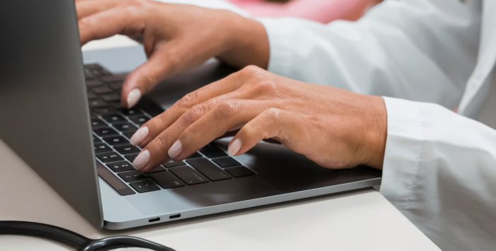 O papel da assinatura digital em teleconsultas e acompanhamentos à distância na Dermatologia